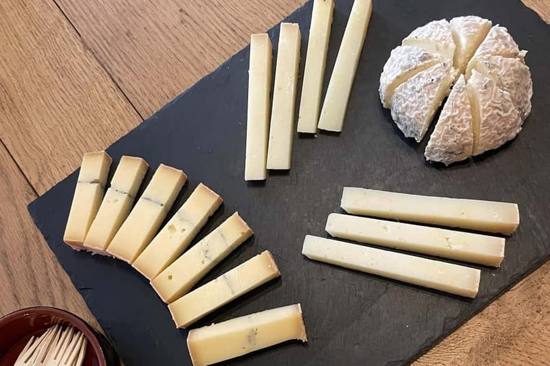 Bordeaux: Foodie Tour - A three-and-a-half-hour introduction to Bordeaux by mouth