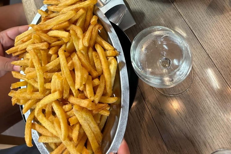 Bordeaux: Foodie Tour - Your guide shapes the whole experience
