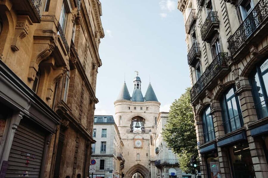 Bordeaux: Guided Food and Wine Tour with Tastings - A daily special near Bordeaux city hall