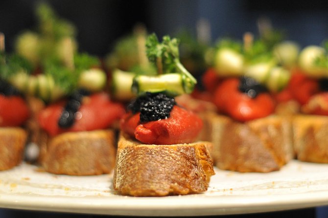 Born to Eat: Gourmet Tapas & Wine Small Group Tour in Old Barcelona - The Cava tasting and why it matters