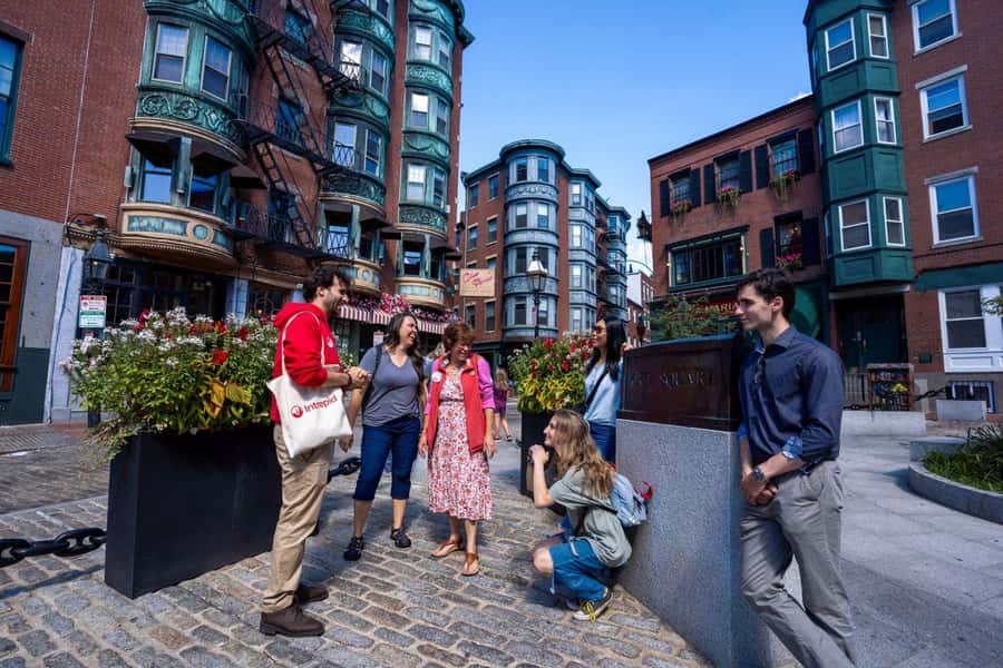 Boston: North End Food Experience with Pizza, Meats & Cheese - Pastry to finish the North End route