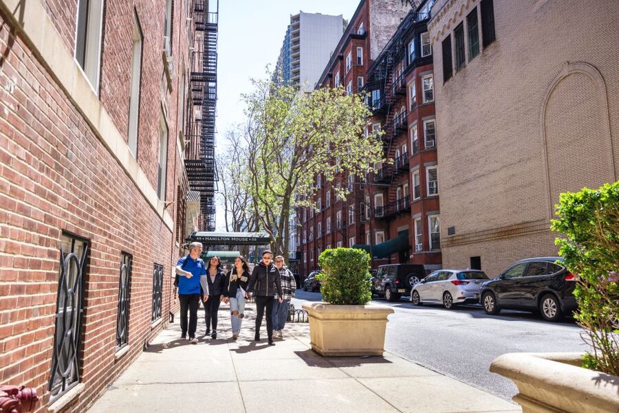 Brooklyn Food Tour: Heights, DUMBO & Bridge Views - Brooklyn Heights: food with a neighborhood story