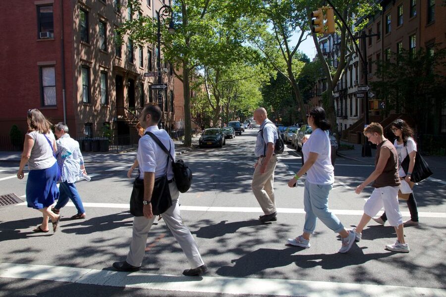 Brooklyn Food Tour: Heights, DUMBO & Bridge Views - Crossing toward the Brooklyn Bridge