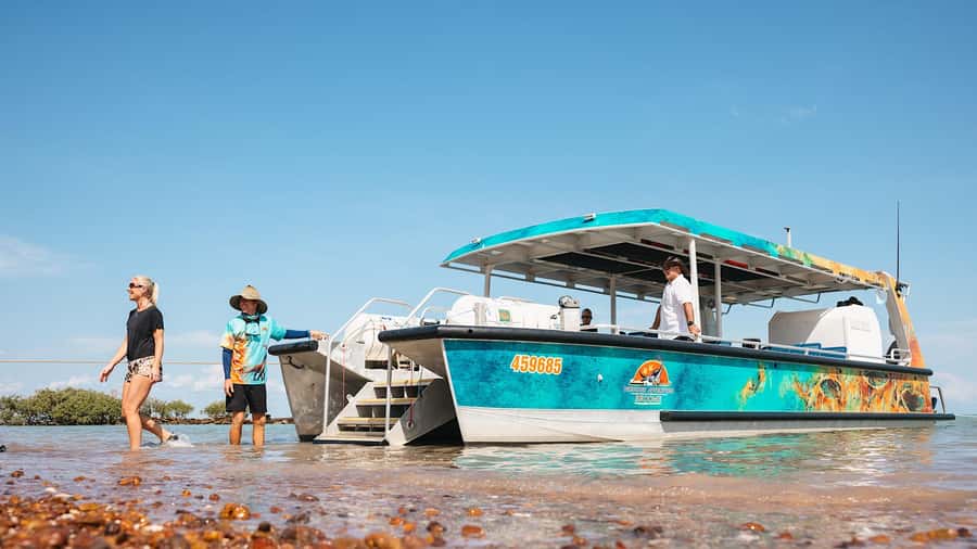 BROOME: SCENIC & PREHISTORIC CRUISE- Wine & Gourmet Platters - Arriving at the Simpson Beach setting