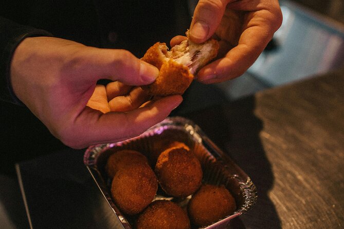Bruges Food Tour with Full Meal & Drinks by Do Eat Better - Starting in De Burg with Belgian chocolate