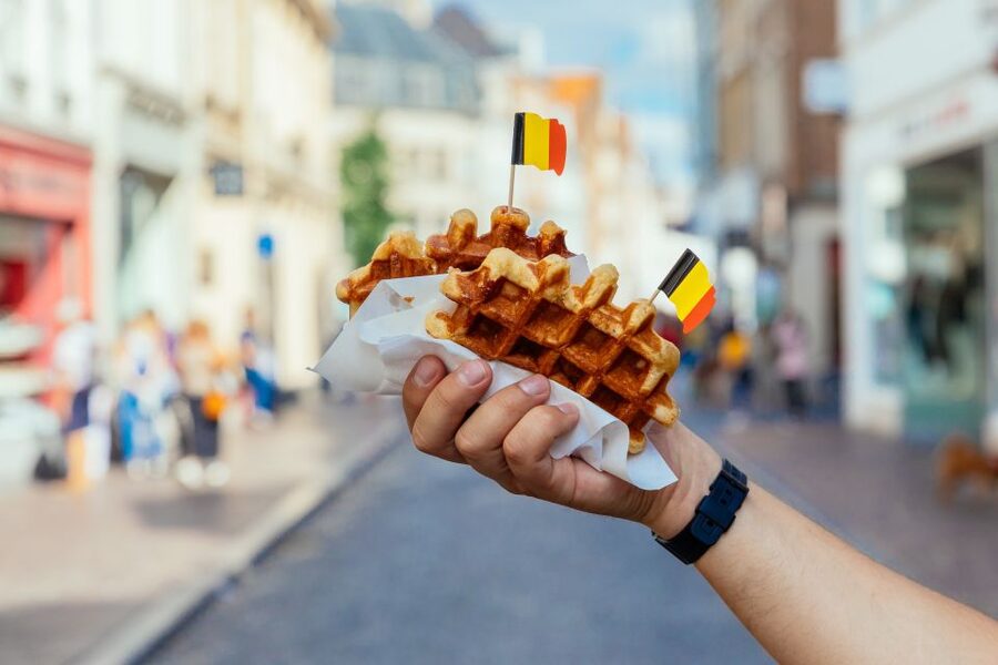 Bruges: Private Food Tour – 10 Tastings with Locals - Why food is a smart way to see Bruges