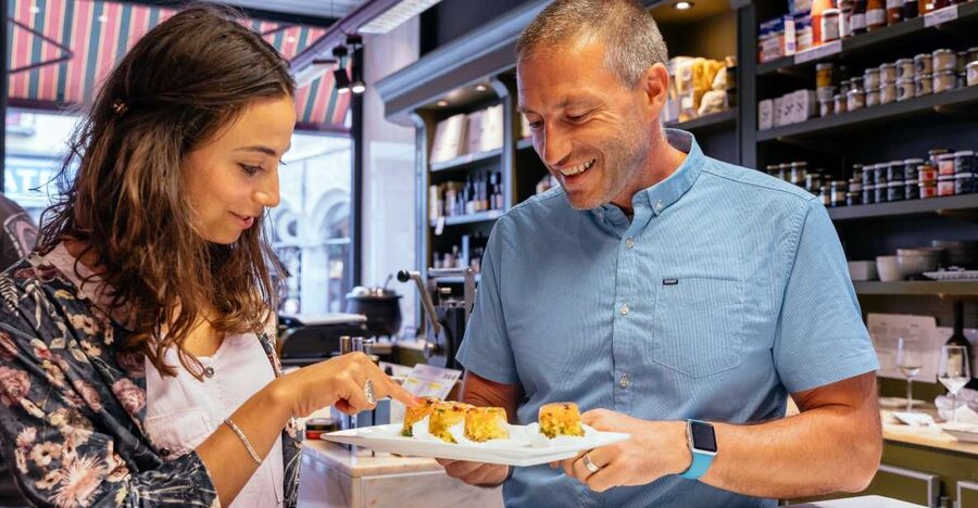 Bruges: Private Food Tour – 10 Tastings with Locals - Simon Stevinplein and the first tastes