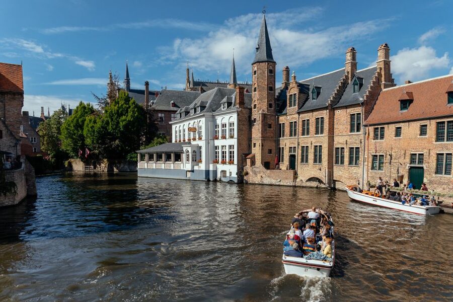 Bruges: Private Food Tour – 10 Tastings with Locals - Belgian fries, done the local way