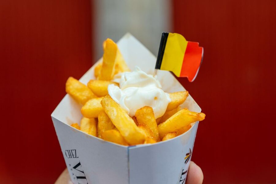 Bruges: Private Food Tour – 10 Tastings with Locals - What the three-hour pace feels like