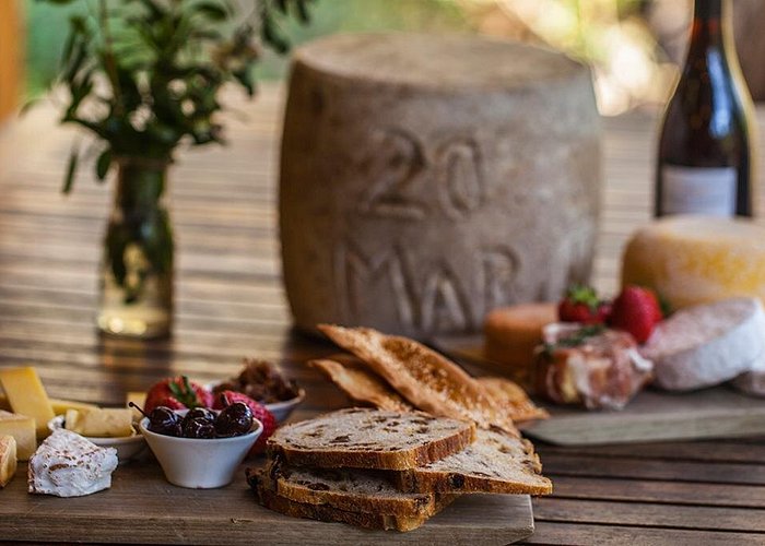 Bruny Island Traveller - Gourmet Tasting and Sightseeing Day Trip from Hobart - Honey, chocolate, fudge, and the sweet finish