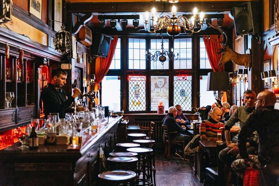 Brussels: Beer Tasting Tour with 7 Beers and Snacks - Why seven beers make a better introduction than one famous brand