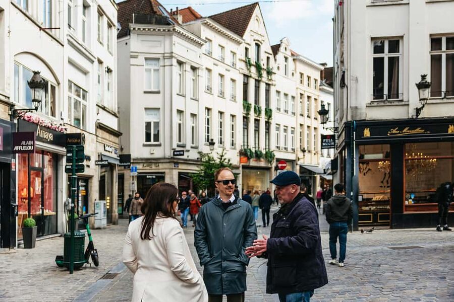 Brussels: Beer Tasting Tour with 7 Beers and Snacks - The first taverns: finding Brussels behind Grand Place