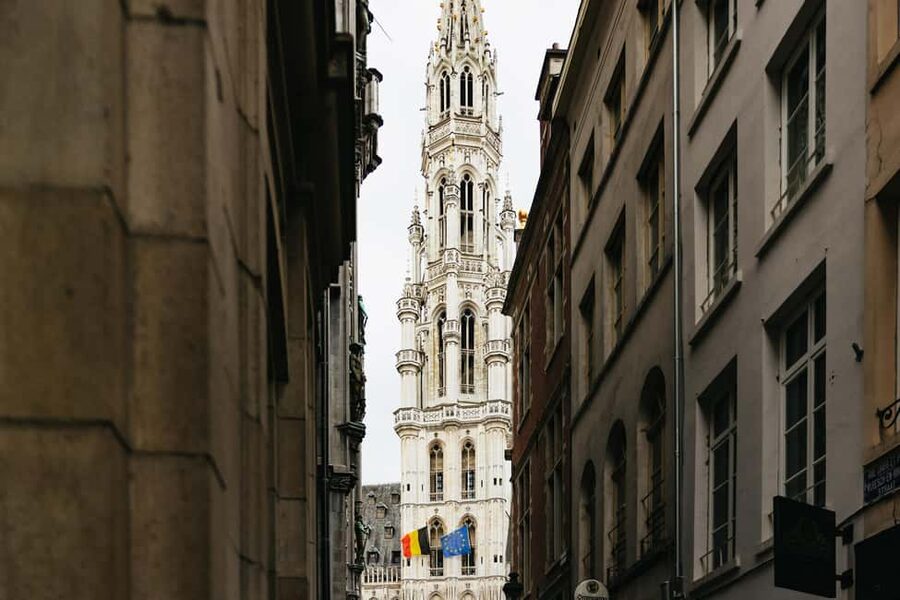 Brussels: Beer Tasting Tour with 7 Beers and Snacks - Snacks, fries, cheese, and chocolate