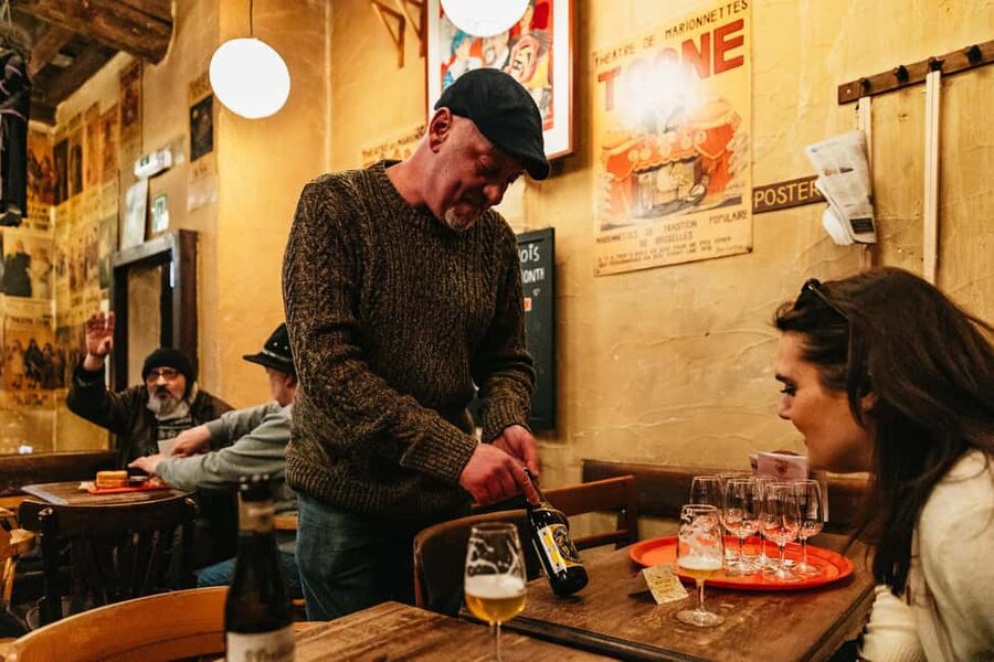 Brussels: Beer Tasting Tour with 7 Beers and Snacks - Meeting outside Mary Grand Place