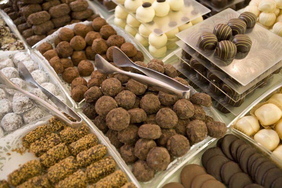 Brussels: Belgian Chocolate, Beer, and Fries Tasting Tour - Starting at Grand-Place with a white umbrella