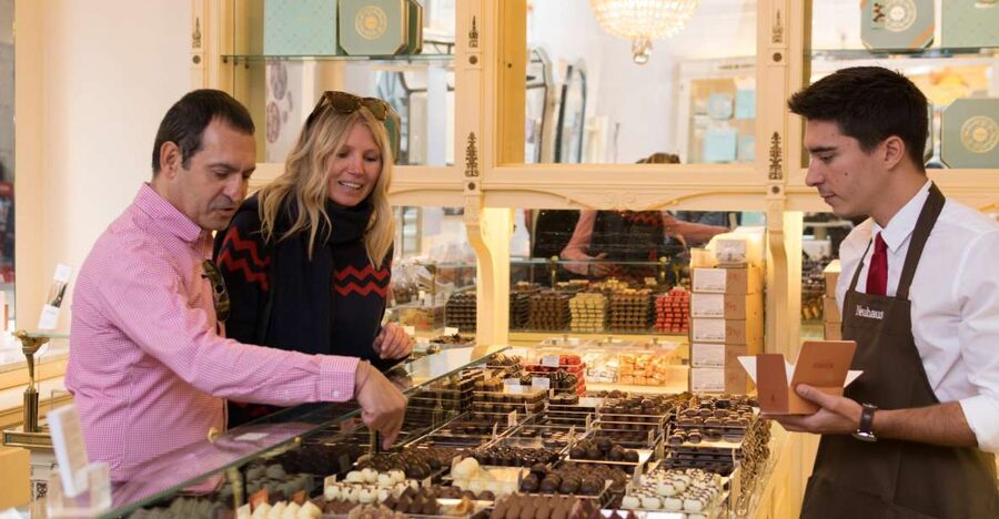 Brussels: Belgian Chocolate Tasting Tour - Four chocolate shops, four different stops
