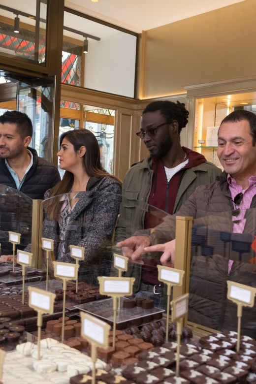 Brussels: Belgian Chocolate Tasting Tour - Does the tour include a Brussels sightseeing walk?