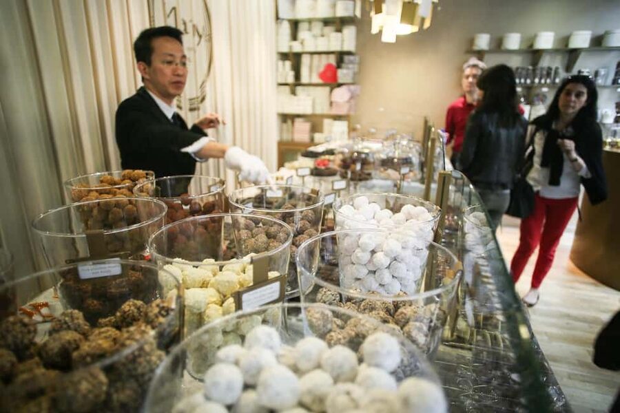 Brussels: Chocolate Appreciation and Tasting Walking Tour - Why this chocolate walk works well in Brussels