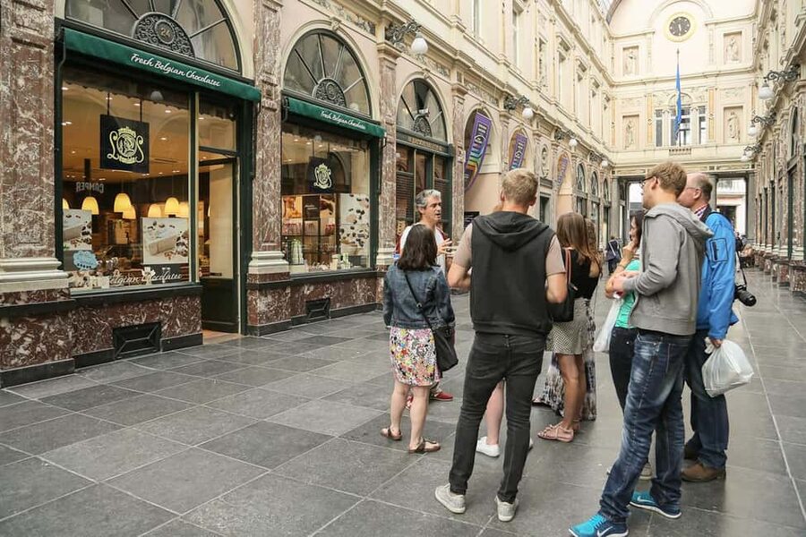 Brussels: Chocolate Appreciation and Tasting Walking Tour - Five chocolate shops, eight chances to taste