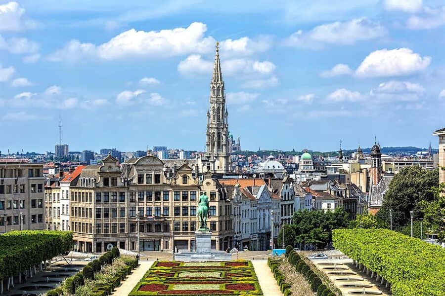 Brussels: Walking Food Tour with Chocolate, Beer, & Waffles - Lunch near the old fish market