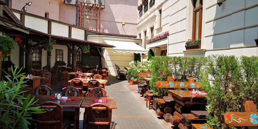 Bucharest: Street Food Tour with a Local Guide - Meeting at the Lupa Capitolina Monument