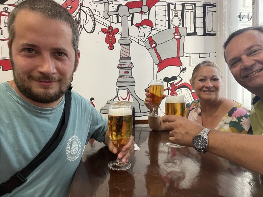 Budapest Bites: A street food adventure (3 iconic dishes) - Walking through buildings and districts