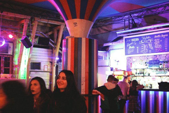 Budapest Ruin Bars Evening Walking Tour with Drinks & Snacks - Group size and evening atmosphere