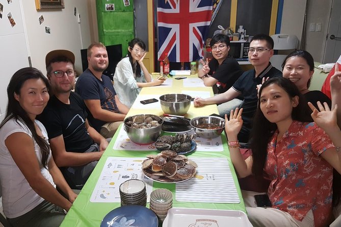 Busan Seafood Tour : Jagalchi market Seafood Tour & Dinner - The host and the social side