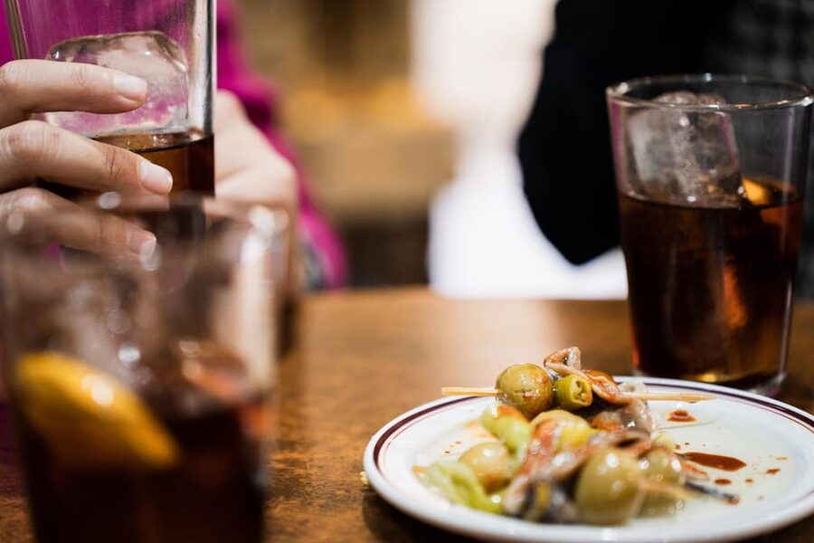 Cadiz Food Tour with Tapas & Drinks with a Local - Starting at City Hall in Cádiz