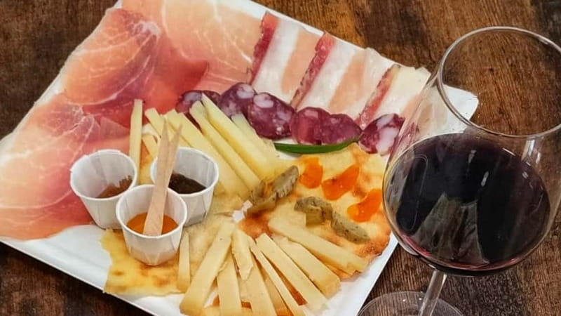 Cagliari: Food and Wine Tasting Experience - Wine pairings with Sardinian character