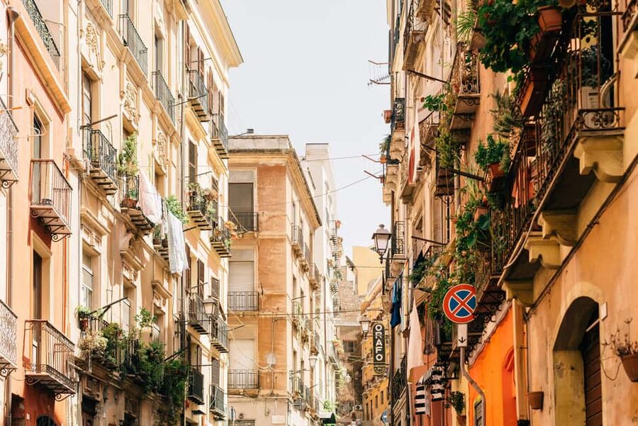 Cagliari: Taste Sardinia with a Full Meal Food Tour - Cagliari street food and the case for pizzetta sfoglia