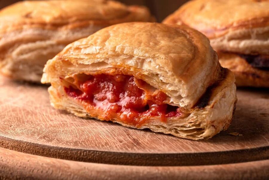 Cagliari: Taste Sardinia with a Full Meal Food Tour - The guides are a major part of the value
