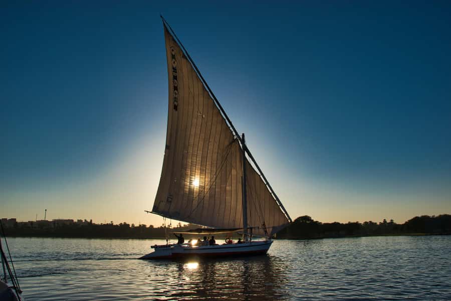Cairo: Sunset Felucca Ride and Food Tour With Private Guide - What This Cairo Evening Really Offers