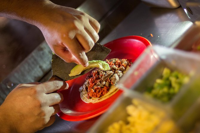 Cancun Taco Tour, Local Beer and Night Market with Transportation - Stop two: cochinita pibil at Lonchería El Pocito