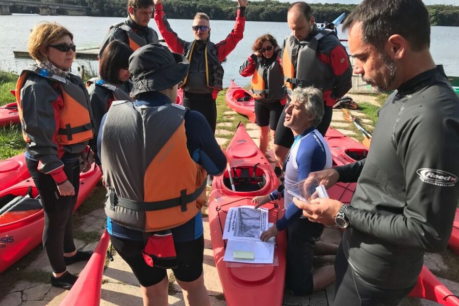 Castel Gandolfo: Kayak Food and Wine Tour - Getting ready: safety gear and the first lesson