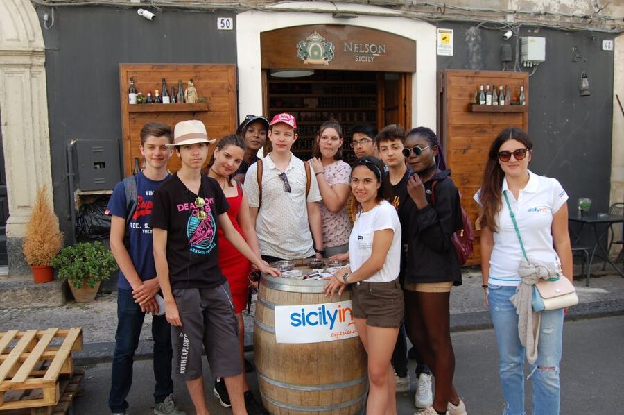 Catania: Guided Street Food Walking Tour - Who should book this Catania food walk?