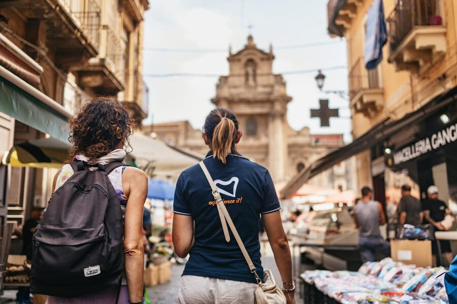 Catania: Guided Street Food Walking Tour - Via Etnea and the market near Piazza Stesicoro