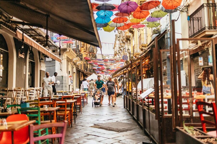 Catania: Guided Street Food Walking Tour - Villa Bellini, the Roman amphitheater, and dessert
