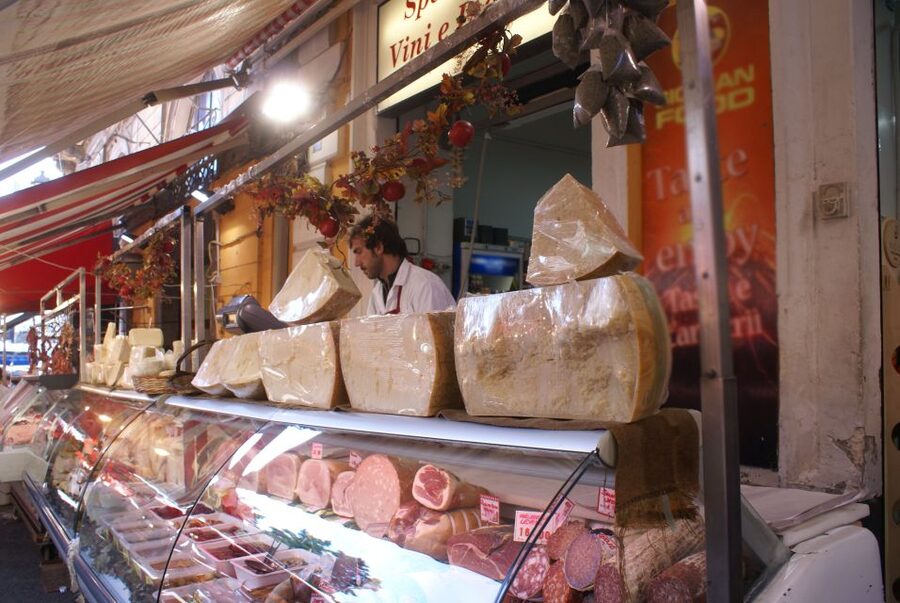 Catania Street Food Tour - Piazza Stesicoro and the Roman amphitheater