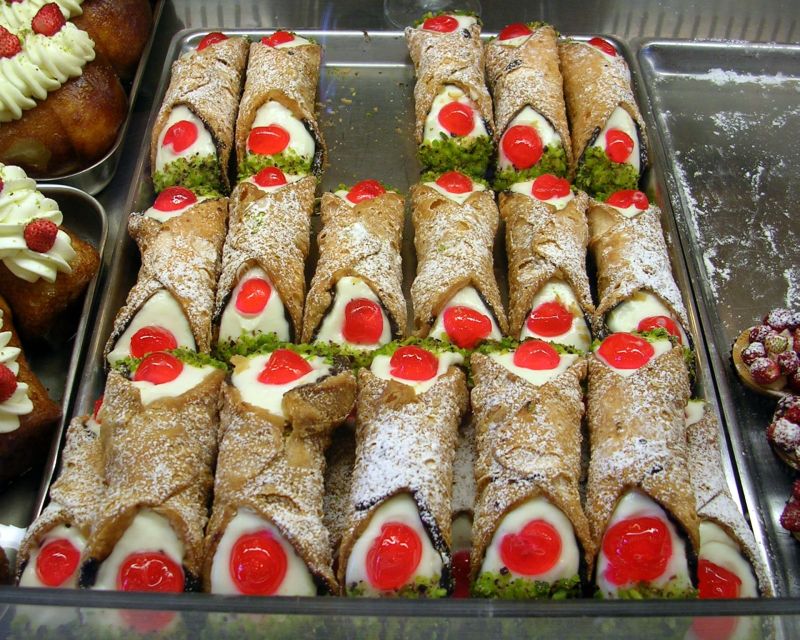 Catania: Street Food Walking Tour - Cannolo to finish the sweet side