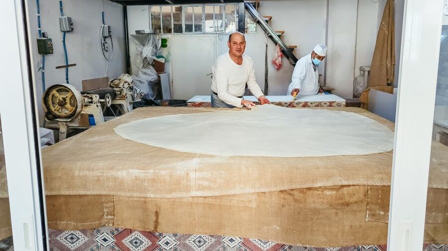 Chania: Old Town Highlights Guided Tour with Street Food - Why the guide matters so much