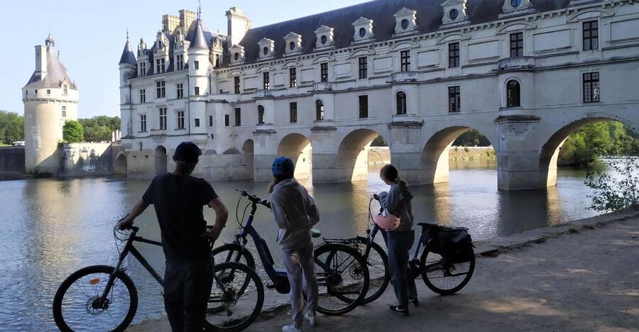 Chenonceau: E-Bike Guided Tour & Gourmet Picnic Lunch - Why this Chenonceau cycling tour feels different