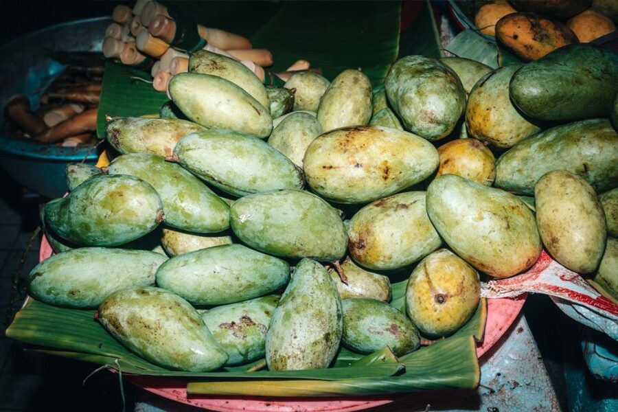 Chiang Mai: Food Tour by Songtheaw Truck with 15+ Tastings - Meeting at Wat Lok Molee and climbing aboard