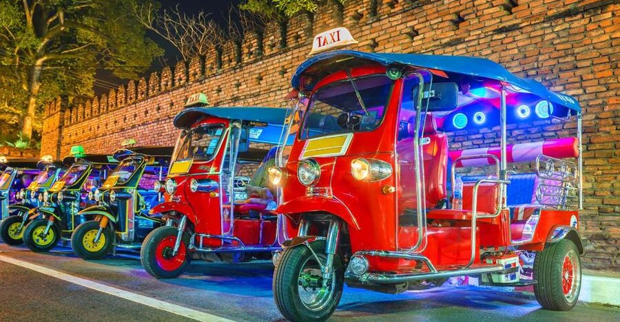 Chiang Mai: Temples and Street Food Night Tour by Tuk Tuk - Riding through Chiang Mai by tuk tuk