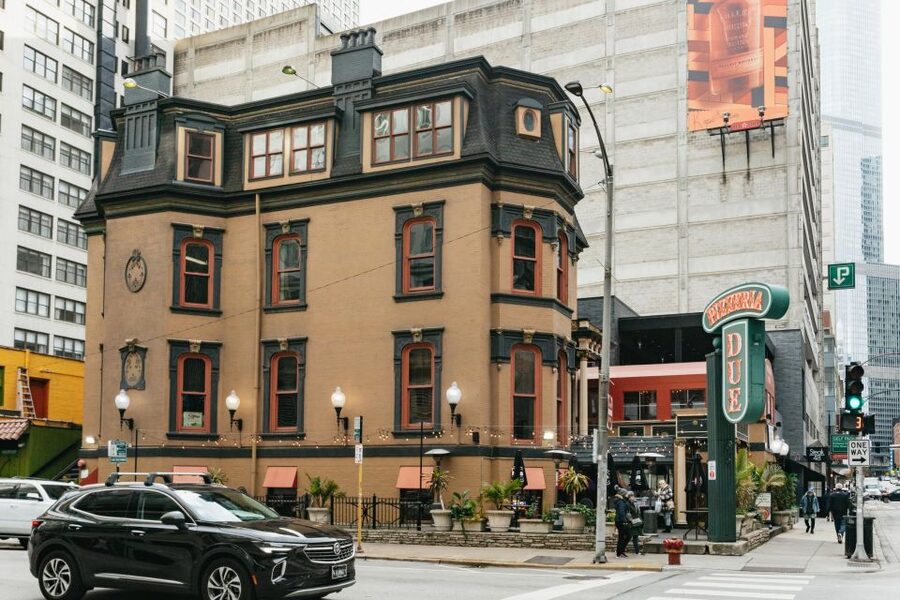 Chicago: Gangsters and Food Tasting Walking Tour - Is $81 a fair price?