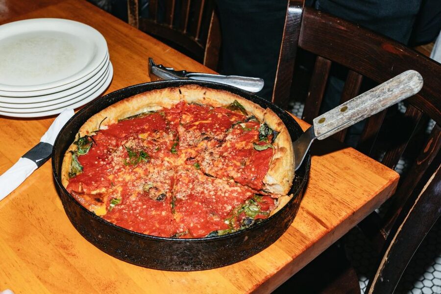 Chicago: Gangsters and Food Tasting Walking Tour - Brothels, cathedrals, and dangerous meeting places