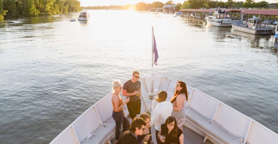 City Cruises Sacramento: Cocktail River Cruise - Ninety minutes on the Sacramento River