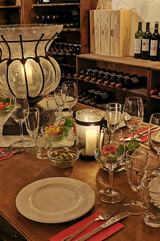 Cologne-Nippes: Gourmet wine tasting with cheese platter - White wines and carefully paired cheeses