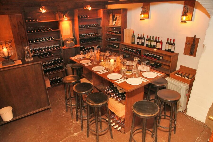 Cologne-Nippes: Gourmet wine tasting with cheese platter - What the $76 price includes