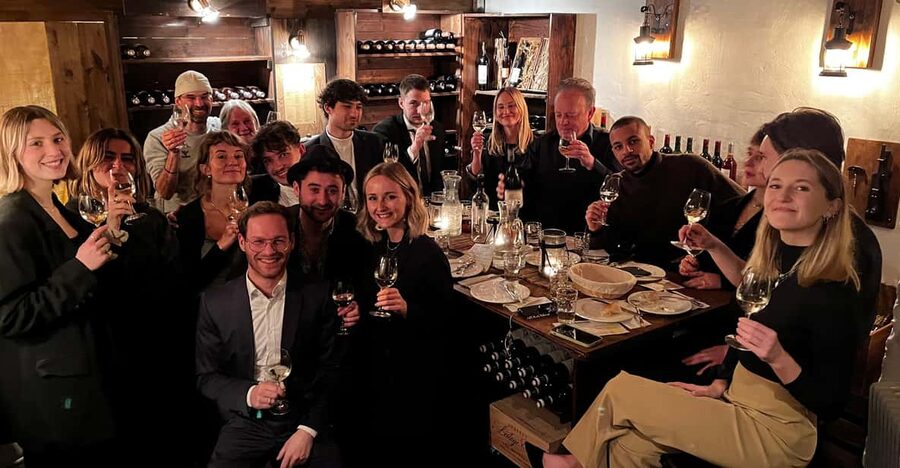 Cologne-Nippes: Gourmet wine tasting with cheese platter - The opening pour: crémant or Rivesaltes